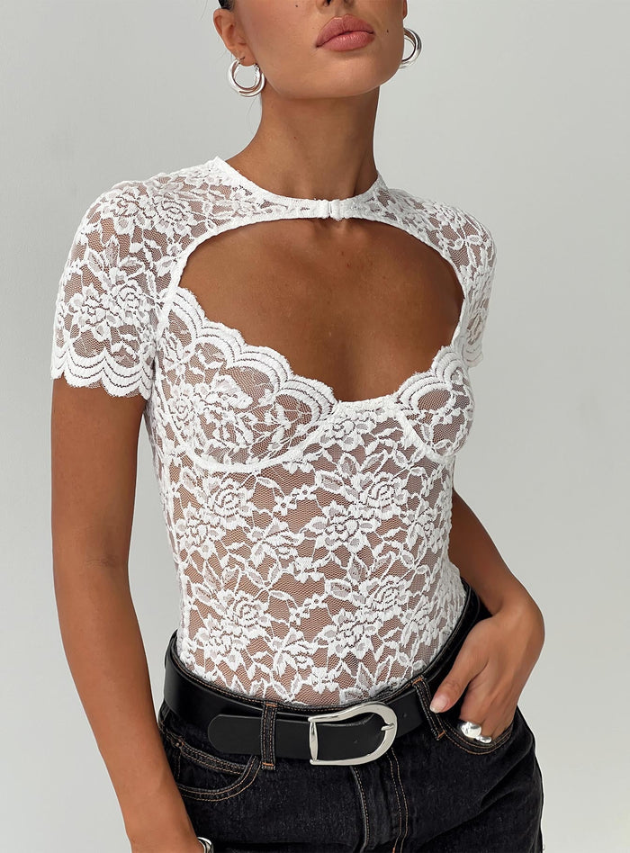 front view of model wearing Princess Polly Giallo Bodysuit White Short Sleeve