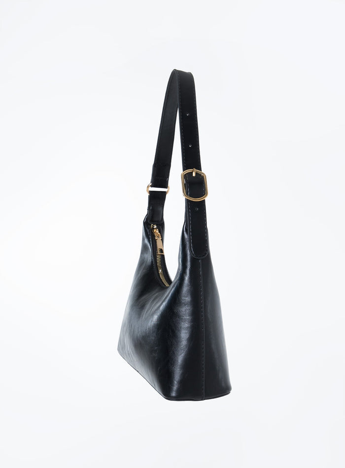 Faux leather shoulder bag Gold-toned hardware, adjustable shoulder strap, zip fastening, internal pocket, flat base