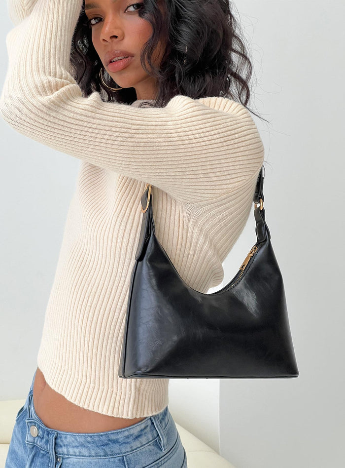 Faux leather shoulder bag Gold-toned hardware, adjustable shoulder strap, zip fastening, internal pocket, flat base