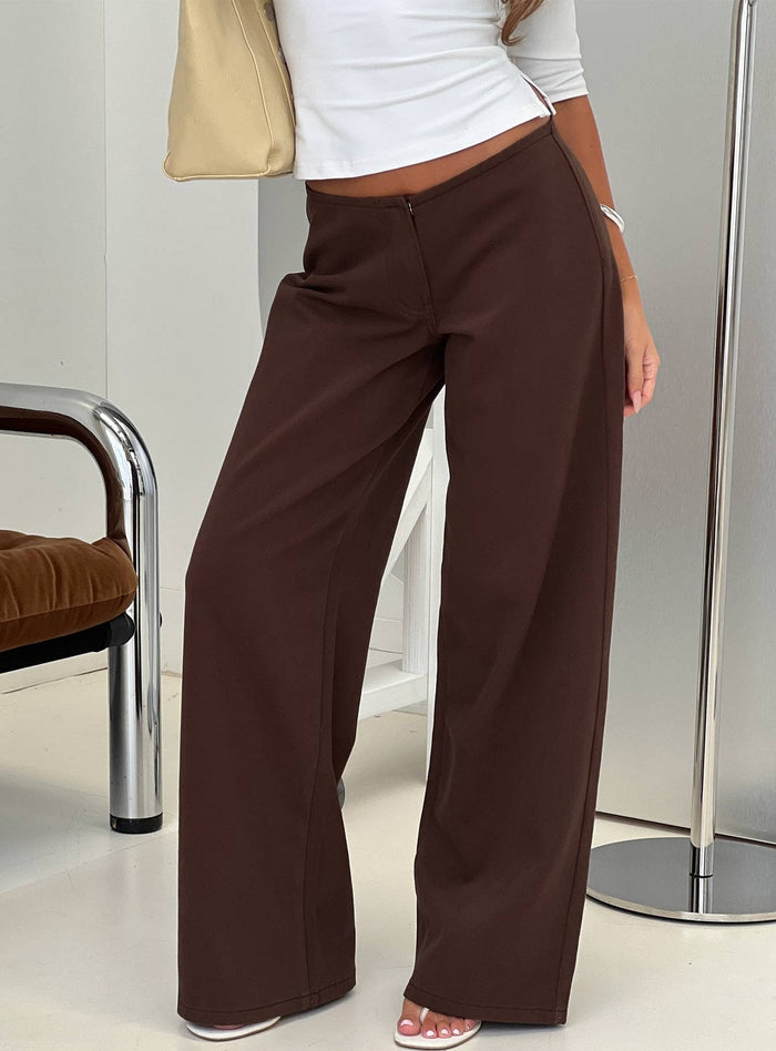 Showcasing the Hereos Mid Rise Baggy Leg Jeans Washed Chocolate in womens-jeans side view of model wearing Princess Polly