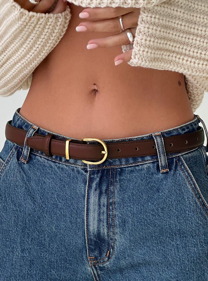 Faux leather belt Gold-toned hardware, buckle fastening