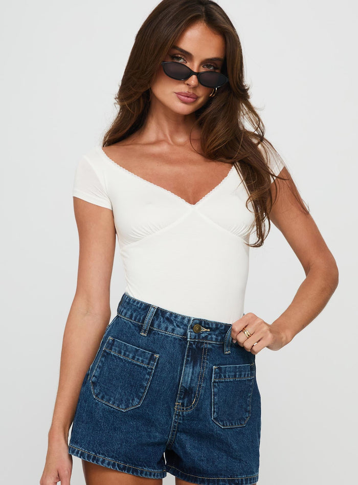 front view of model wearing Princess Polly Loveydove Short Sleeve Bodysuit White Short Sleeve