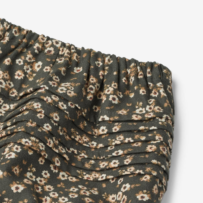 Wheat Main Nappy Pants Pleats | Baby Shorts 0027 black coal flowers